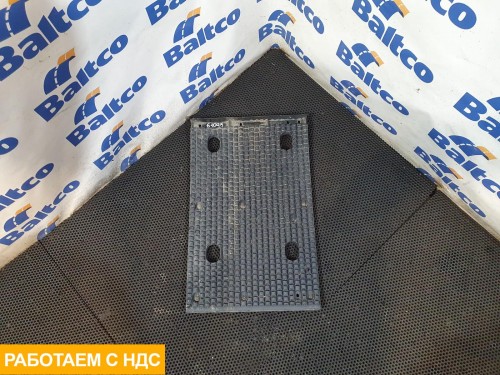 Брызговик передний